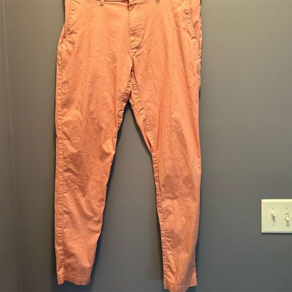 Fabletics  Men's Pink Chino Pants Size 36 Classic Fit 34" Inseam - Picture 1 of 11